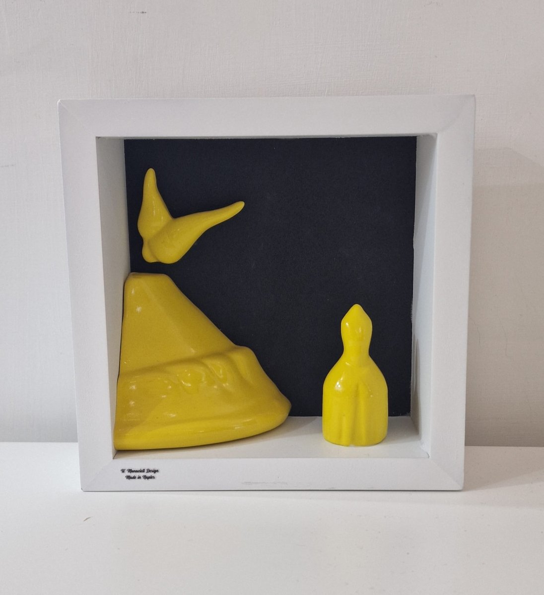 Bacheca con Vesuvio e S. Gennaro in ceramica colore giallo