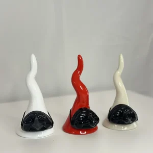 Corno con maschera nera